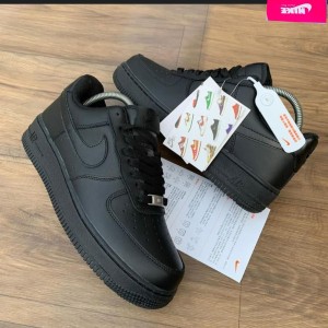 Black Nike Air Sneakers